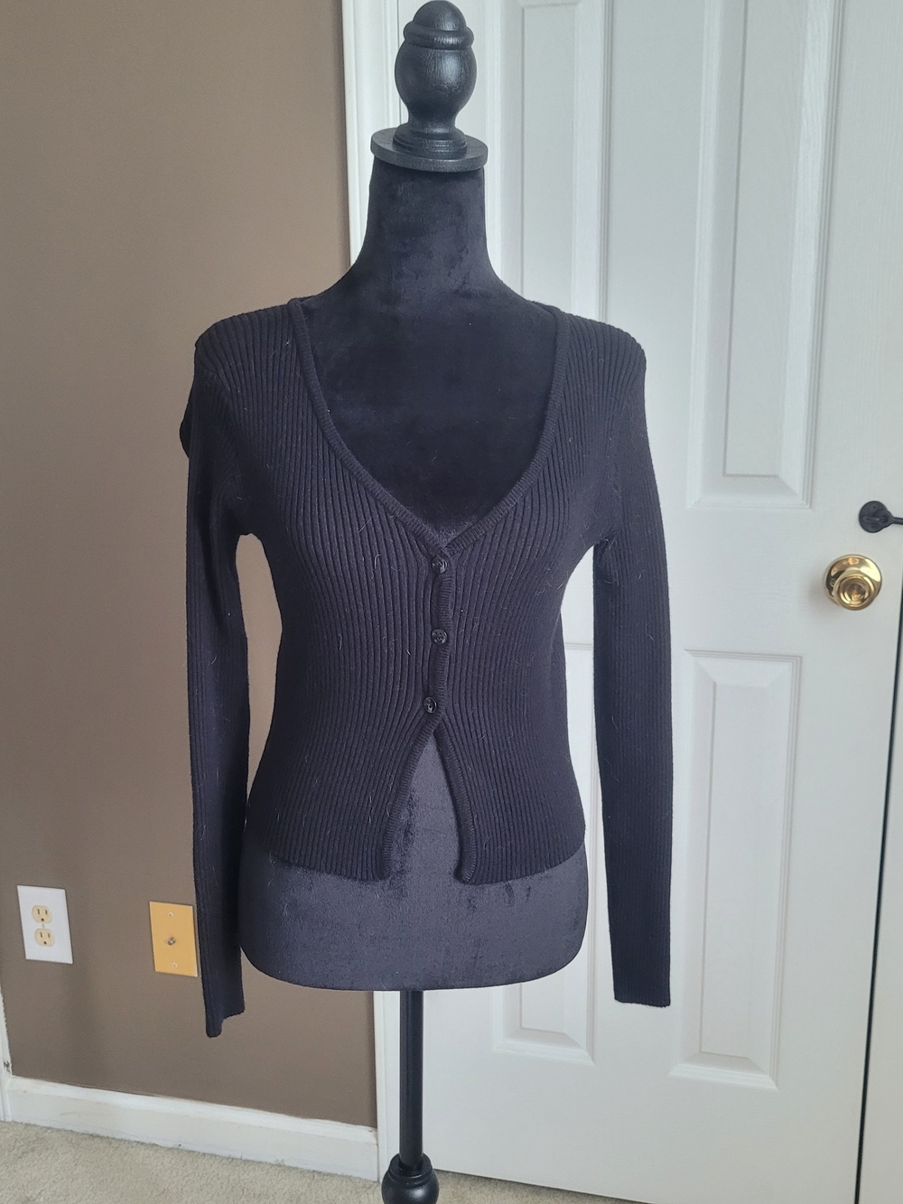 Women's Black Ribbed V‑Neck Button Front Cardigan